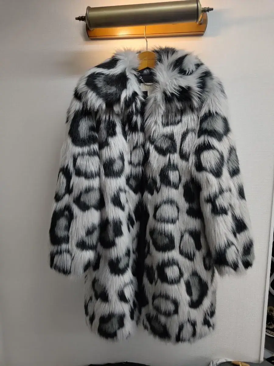 S) 마이클 코어스 Faux Fur 레오파드 코트 팝니다