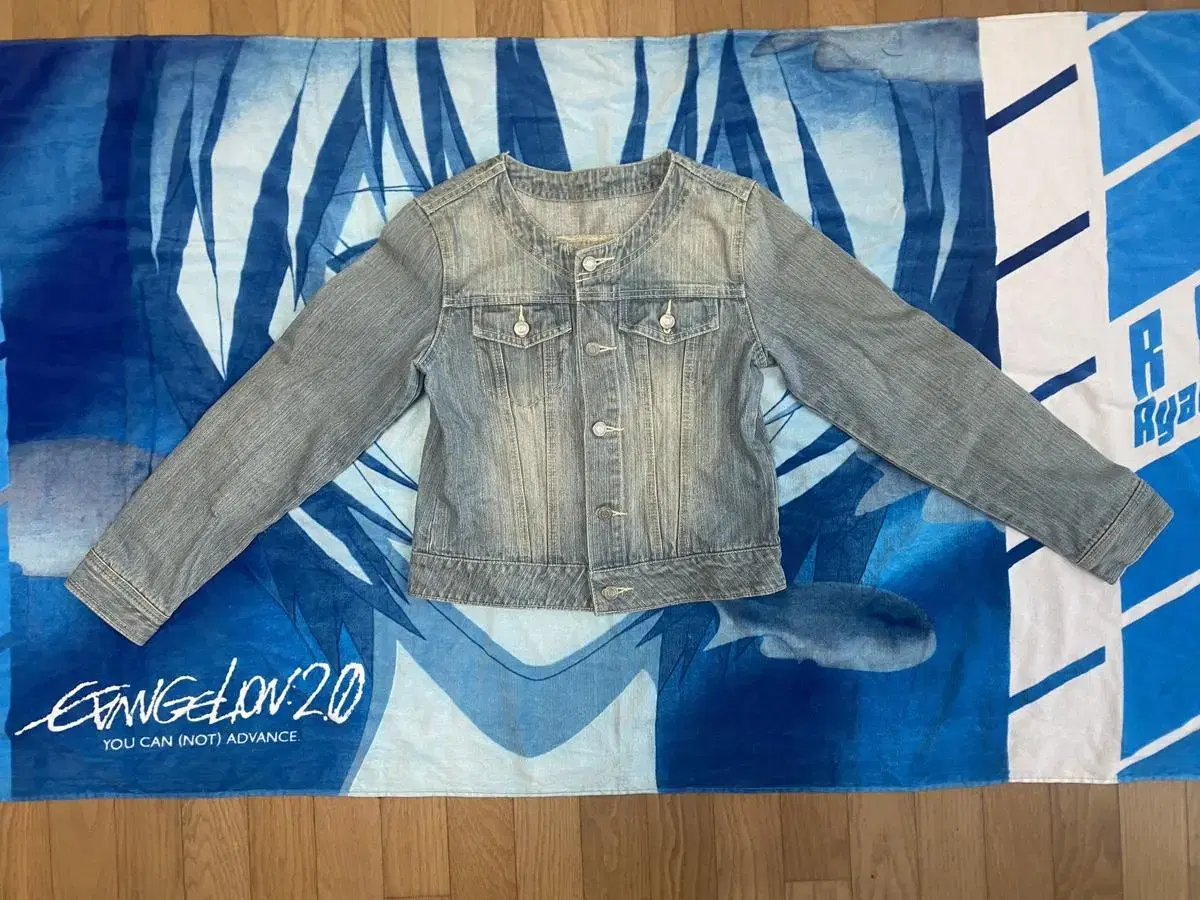 Haneul blue jean jacket.