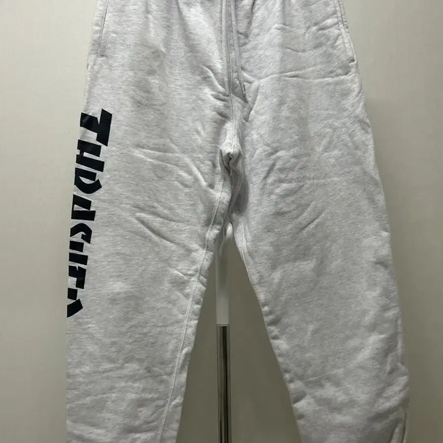 thrasher joger pants L