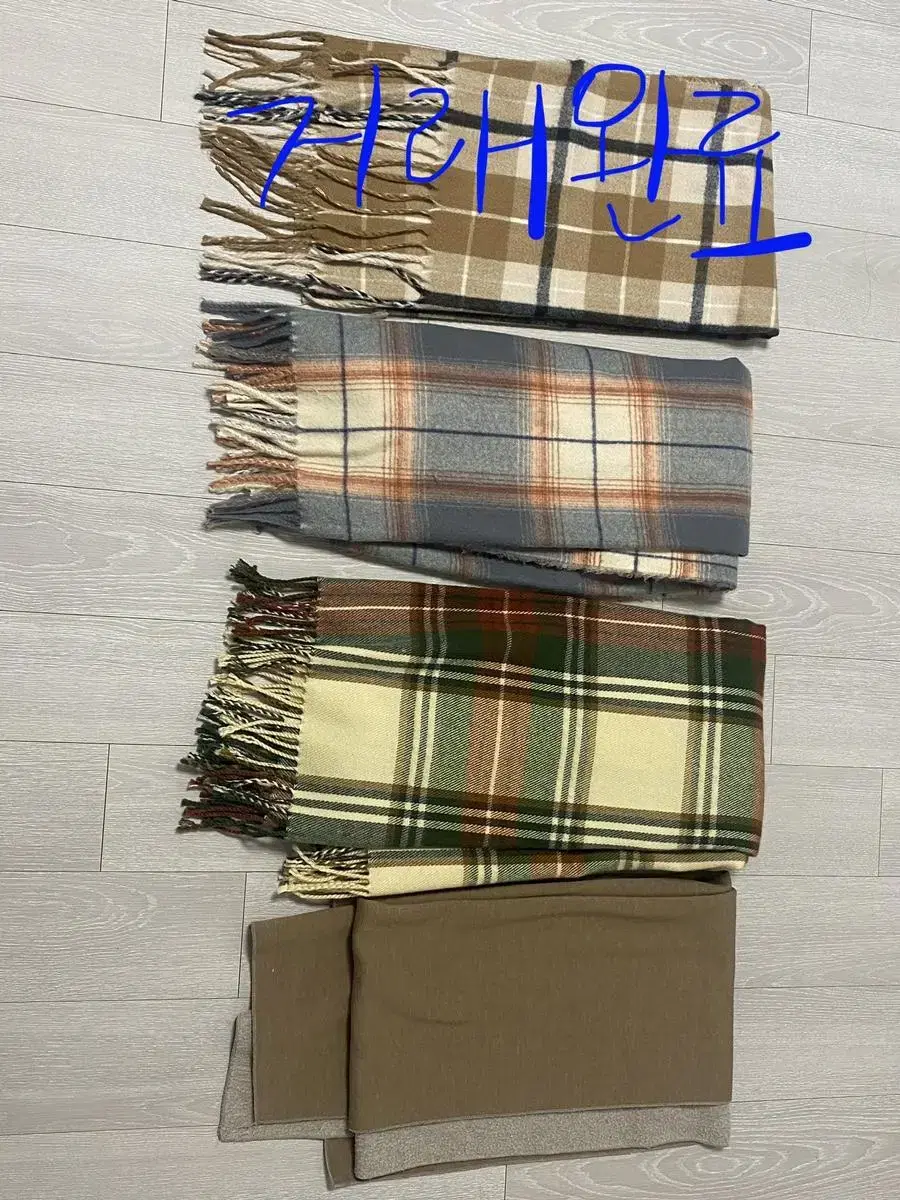 3,000 per muffler/checkered shawl