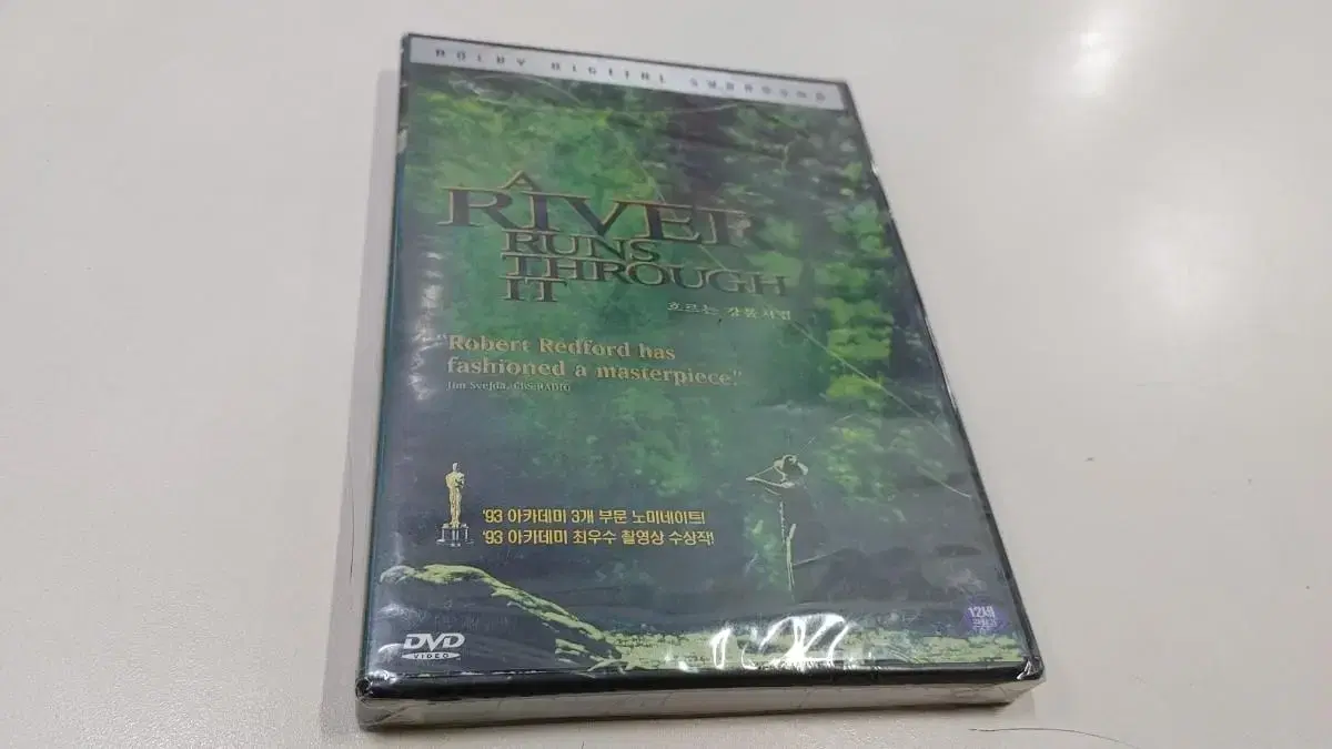 흐르는강물처럼DVD  미개봉  실사진12장참조  무료배송