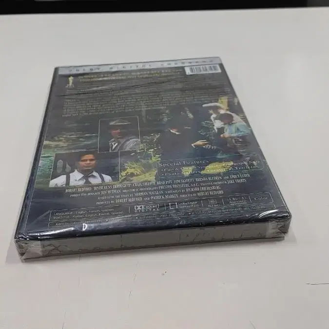 흐르는강물처럼DVD  미개봉  실사진12장참조  무료배송