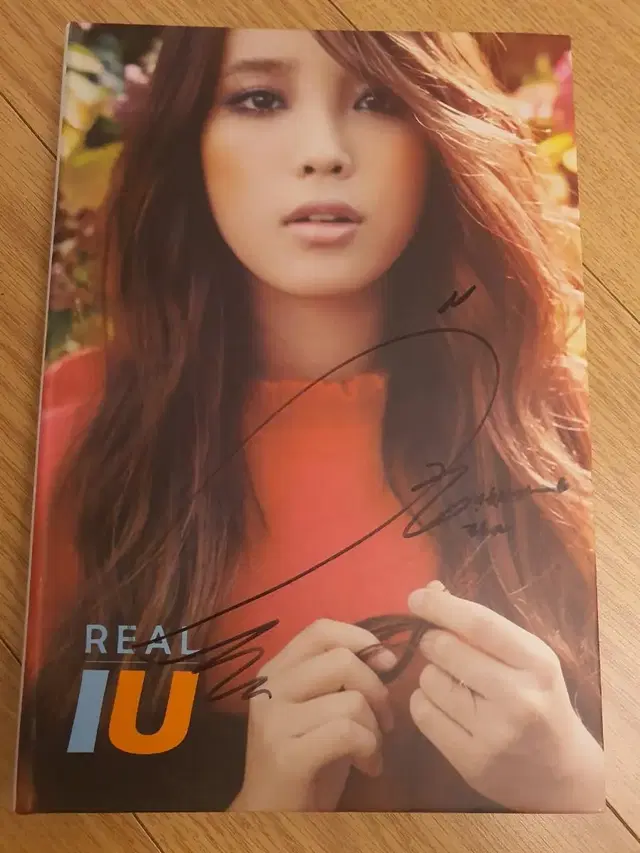 sell iu autograph album 아이유 친필 싸인 사인 앨범