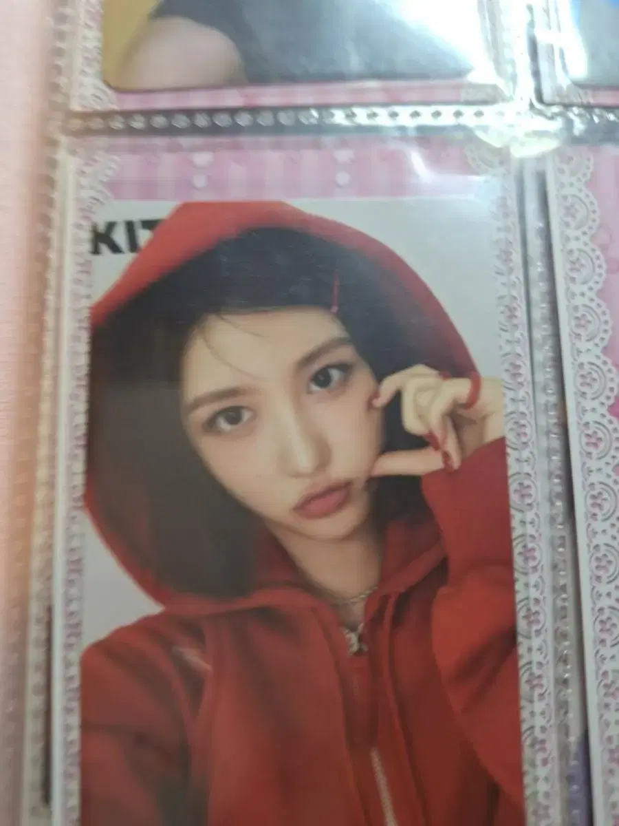 Kitsch gaeul is a photocard.