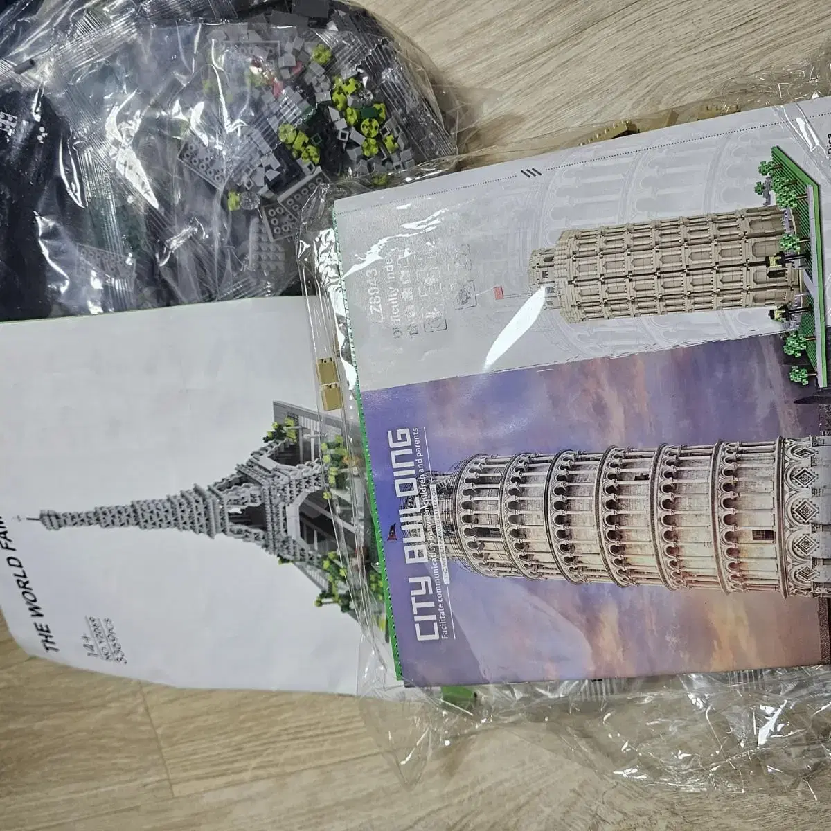 Nanoblocks (Eiffel Tower, Leaning Tower of Pisa)