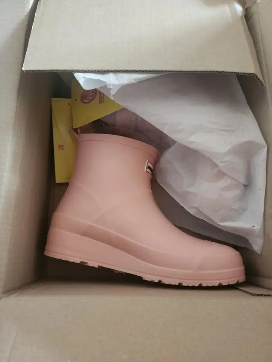 (NEW) Fei Paperplane Pink Rain Boots