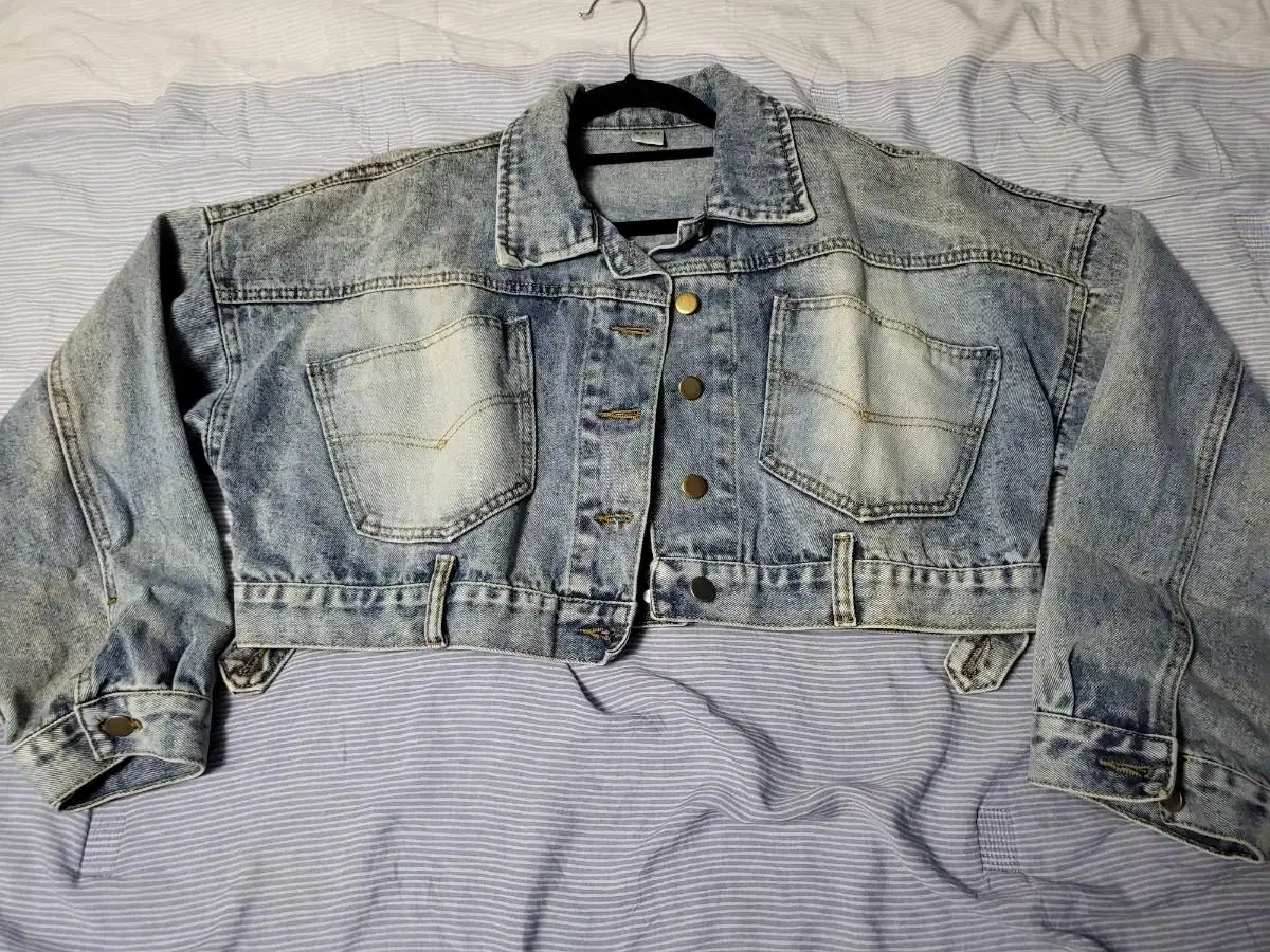 Cropped denim jacket