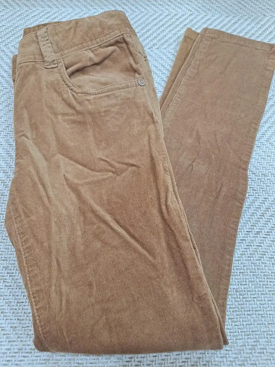 18. 140-150 thin golden pants