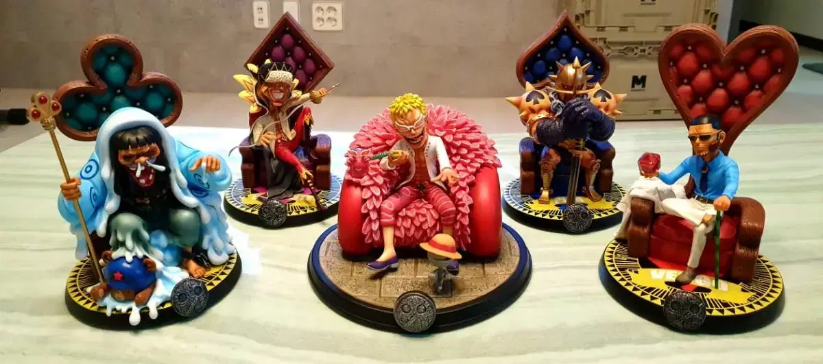 ONEPIECE Figures (LBS Doflamingo Family)