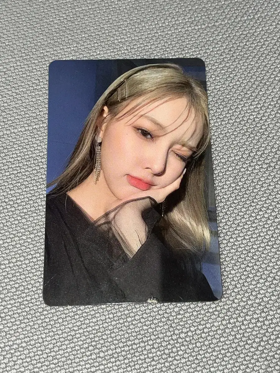 iz*one pre-order benefit hyewon photocard (+dom:hyewon kang iz*one official goods photocard)