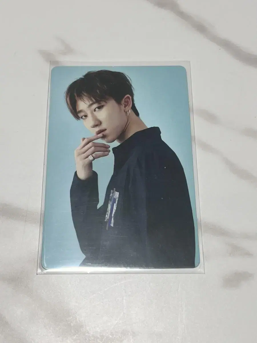 Sells the8 carat 2nd photocard