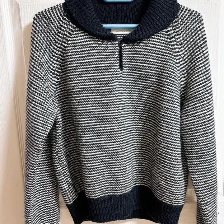 낫띵리튼 스트라이프 니트 Caron stripe jumper