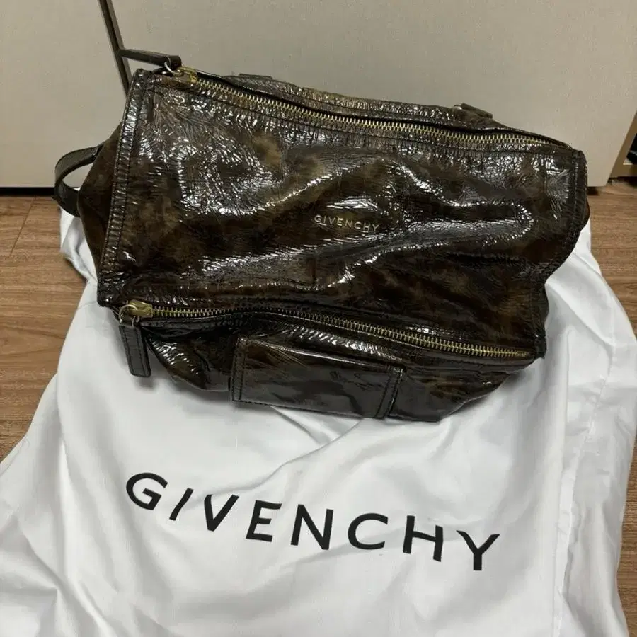 givenchy 지방시 판도라백 미디움사이즈