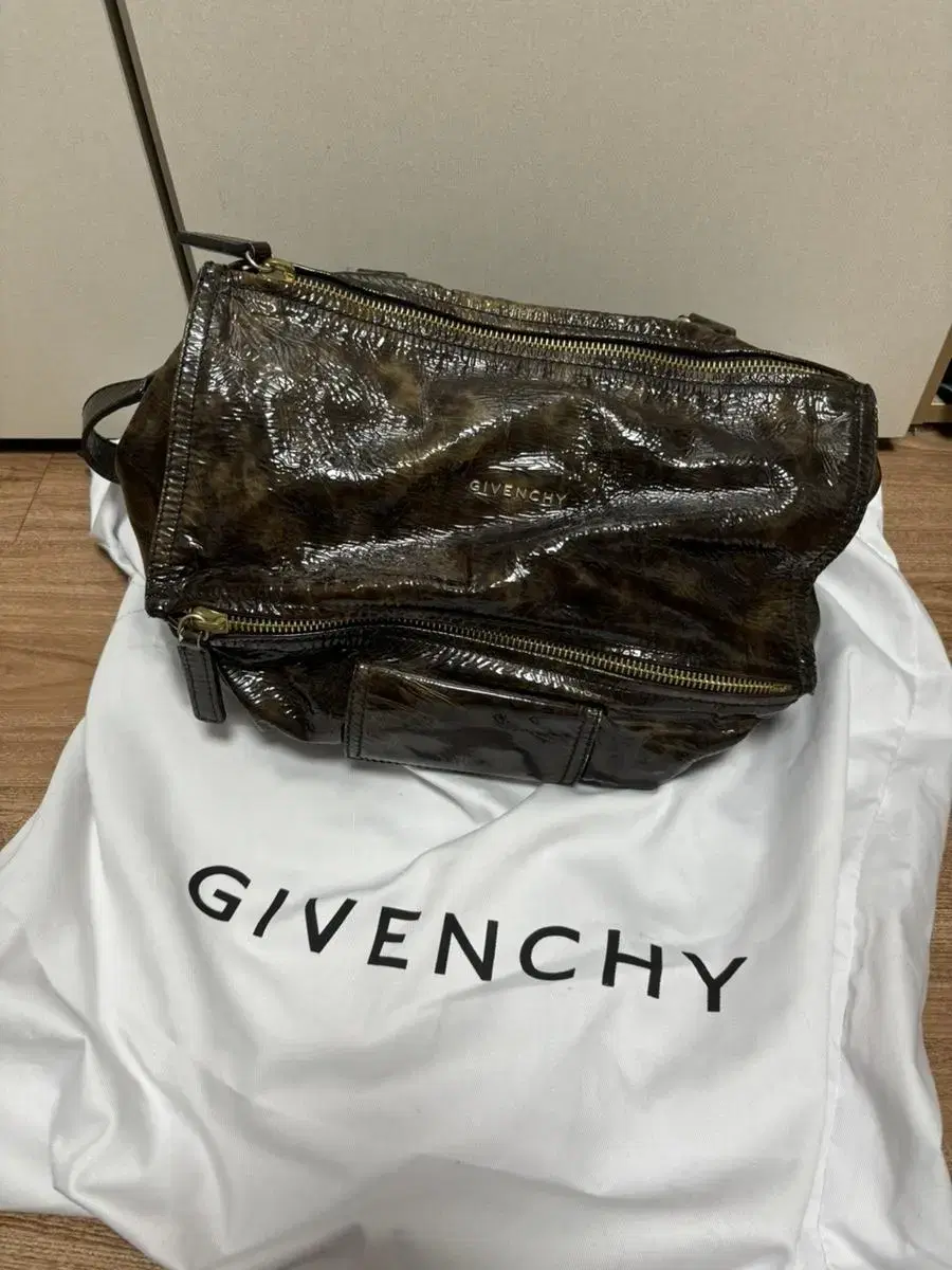 givenchy 지방시 판도라백 미디움사이즈