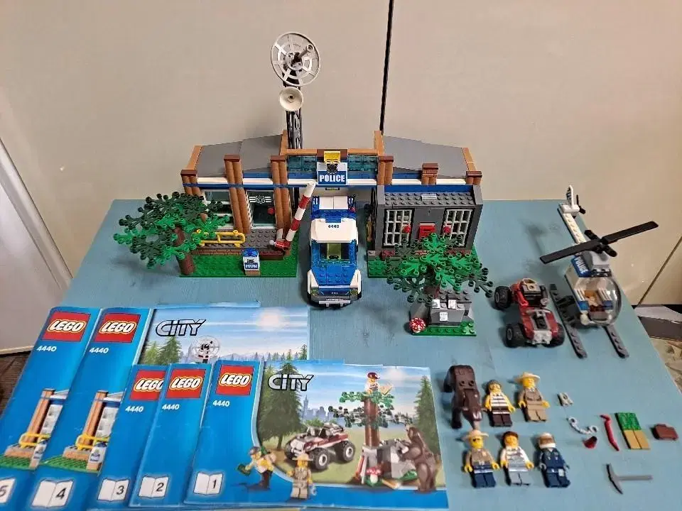 (LEGO City) (6-12) Forest Police Headquarters LEGO 4440 (Genuine) sells