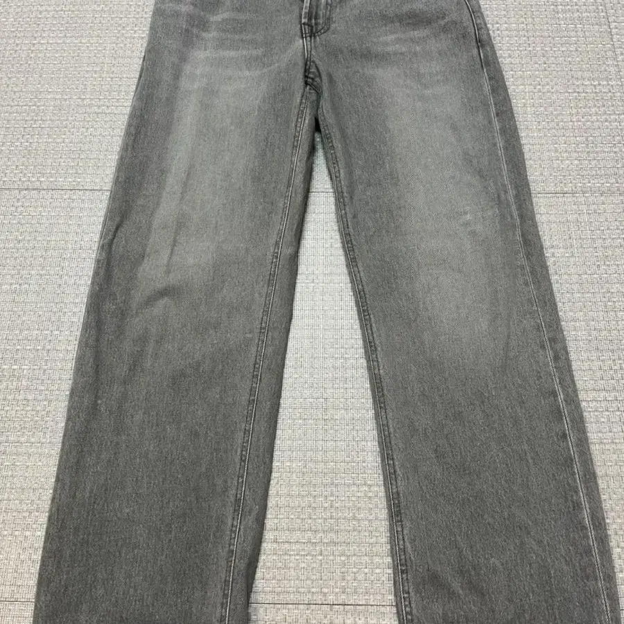 Straight Cut Denim Jeans 토니웩[28]