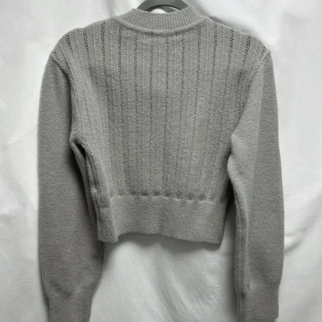 시눈 브이넥 크롭 니트 V NECK CROPPED SWEATER