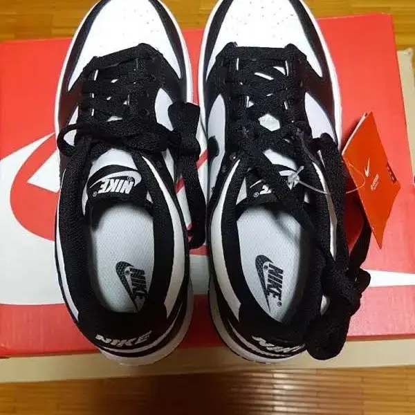 새상품 나이키 덩크 로우 범고래 NIKE DUNK LOW BG 225