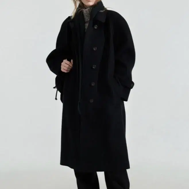 더바넷 Black Roger Belted Balmacaan Coat