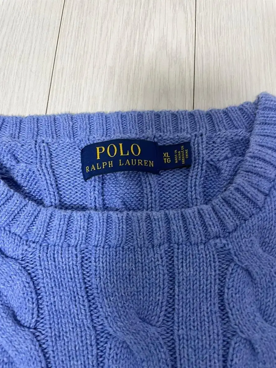 Polo pretzel knit couple bulk for sale (sizes XL / XS)