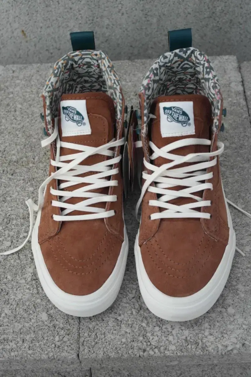 VANS SK8-HI MTE Monks {Lobe/Blanc}