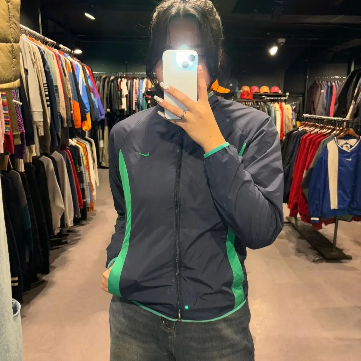 NIKE Nike Colorblocked Navy Simple Logo Point Windbreaker (M)