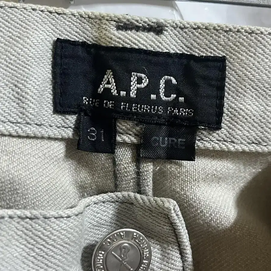 부담스럽지 않은 apc 화이트 팬츠