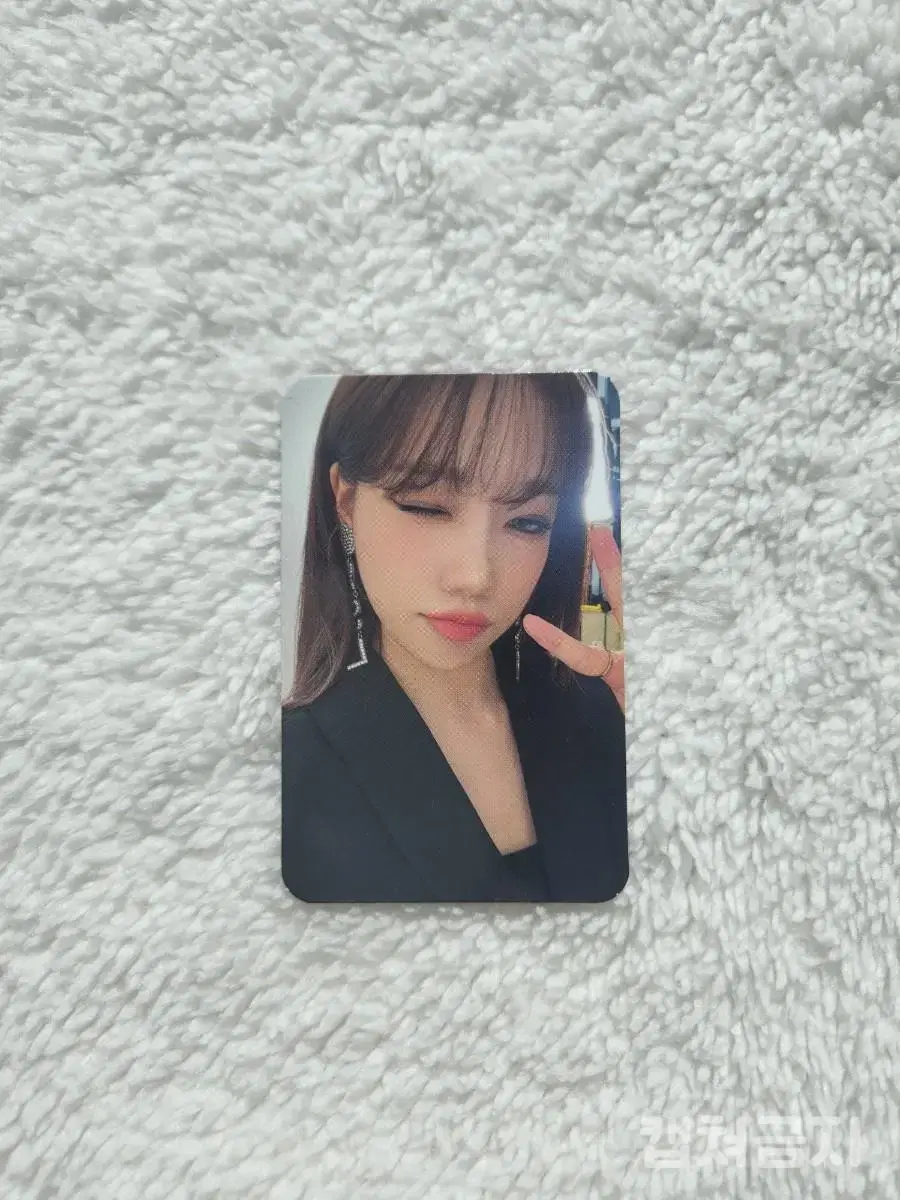 Jo Yuri Lovable photocard WTS