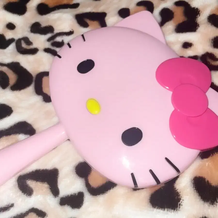 cutiebbozzak hellokitty mirror