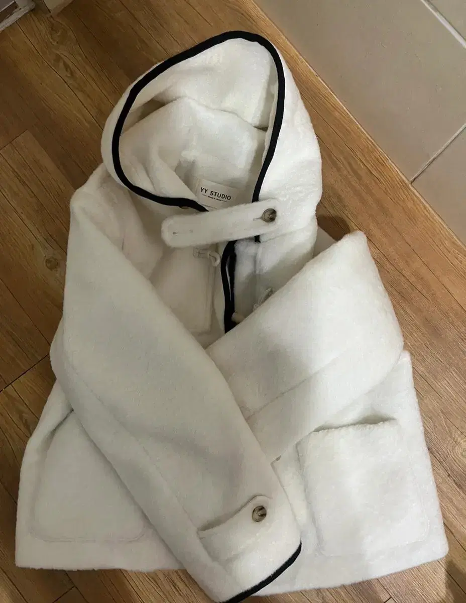 White Tteokbokki Short Coat