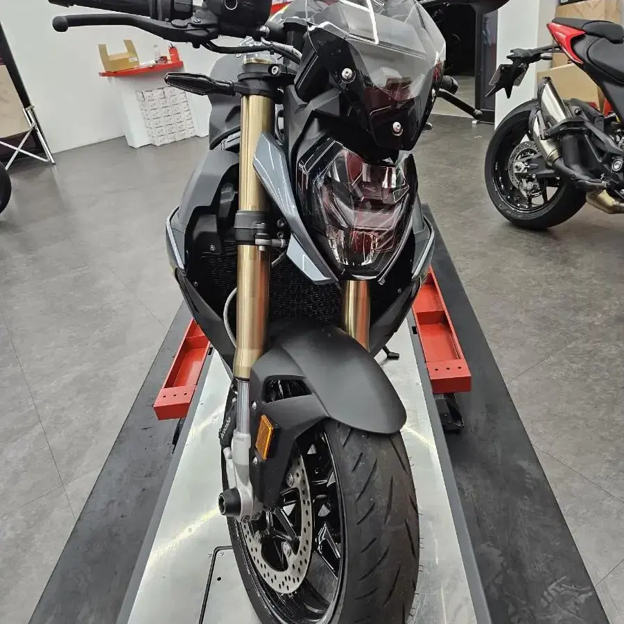 23년식 BMW S1000R 판매합니다.