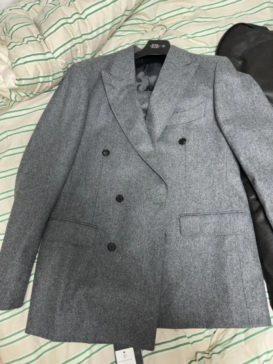 Man-on-the-Boon Suit New in size 52