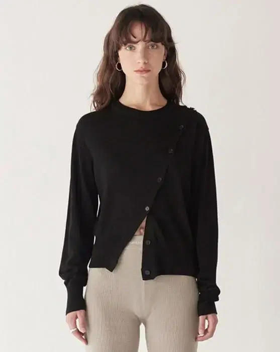 Diagonal Round Button Knit