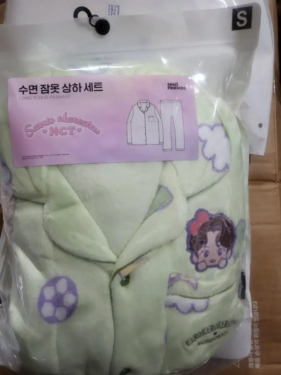 Rize NCT sungchan San Rio Sleep Pajamas Unsealed