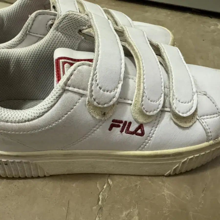 휠라 신발 스니커즈 230 판매합니다 FILA sneakers