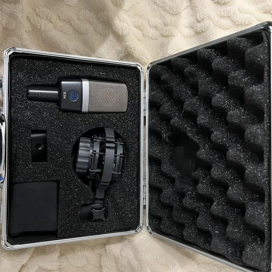 AKG C214 마이크