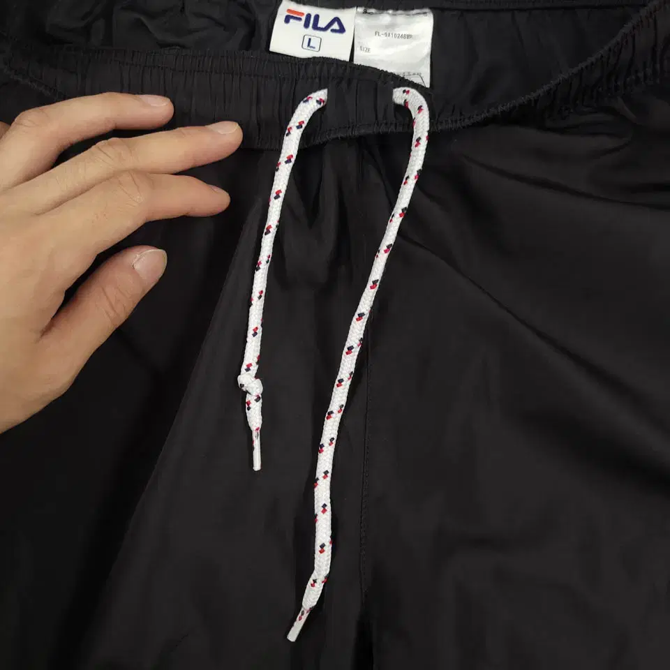 FILA 휠라 필라 JP 블랙 화이트 프린팅로고 테이프라인 밴딩 트랙팬츠