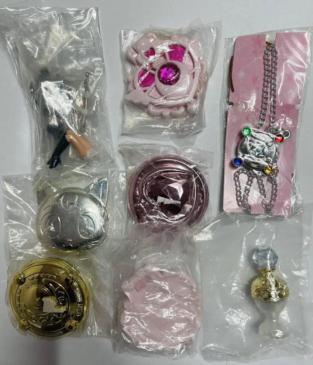 I sell Sailor Moon gacha, necklaces bulk.