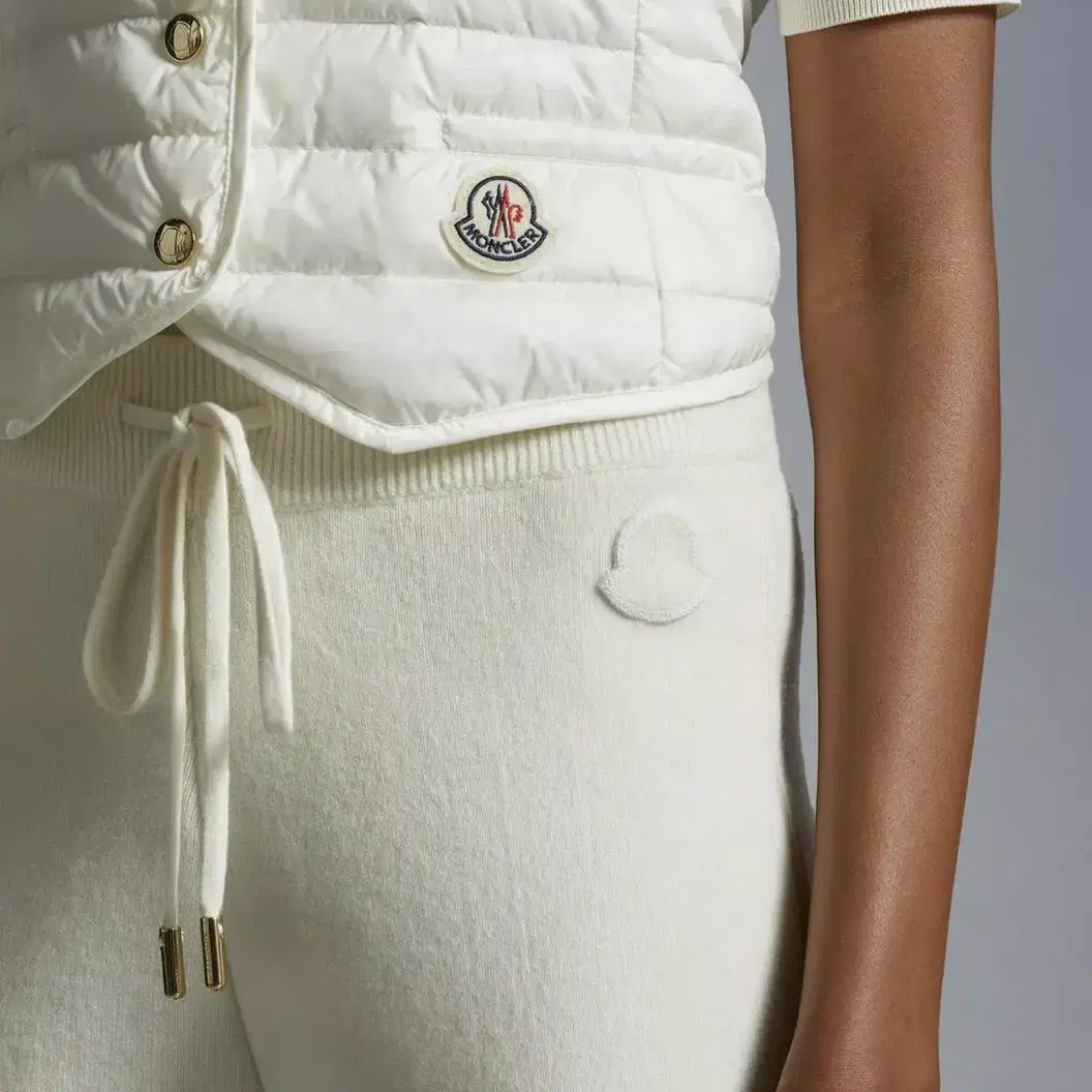 [MONCLER] 새제품 몽클레르 2024 S/S 다운 베스트