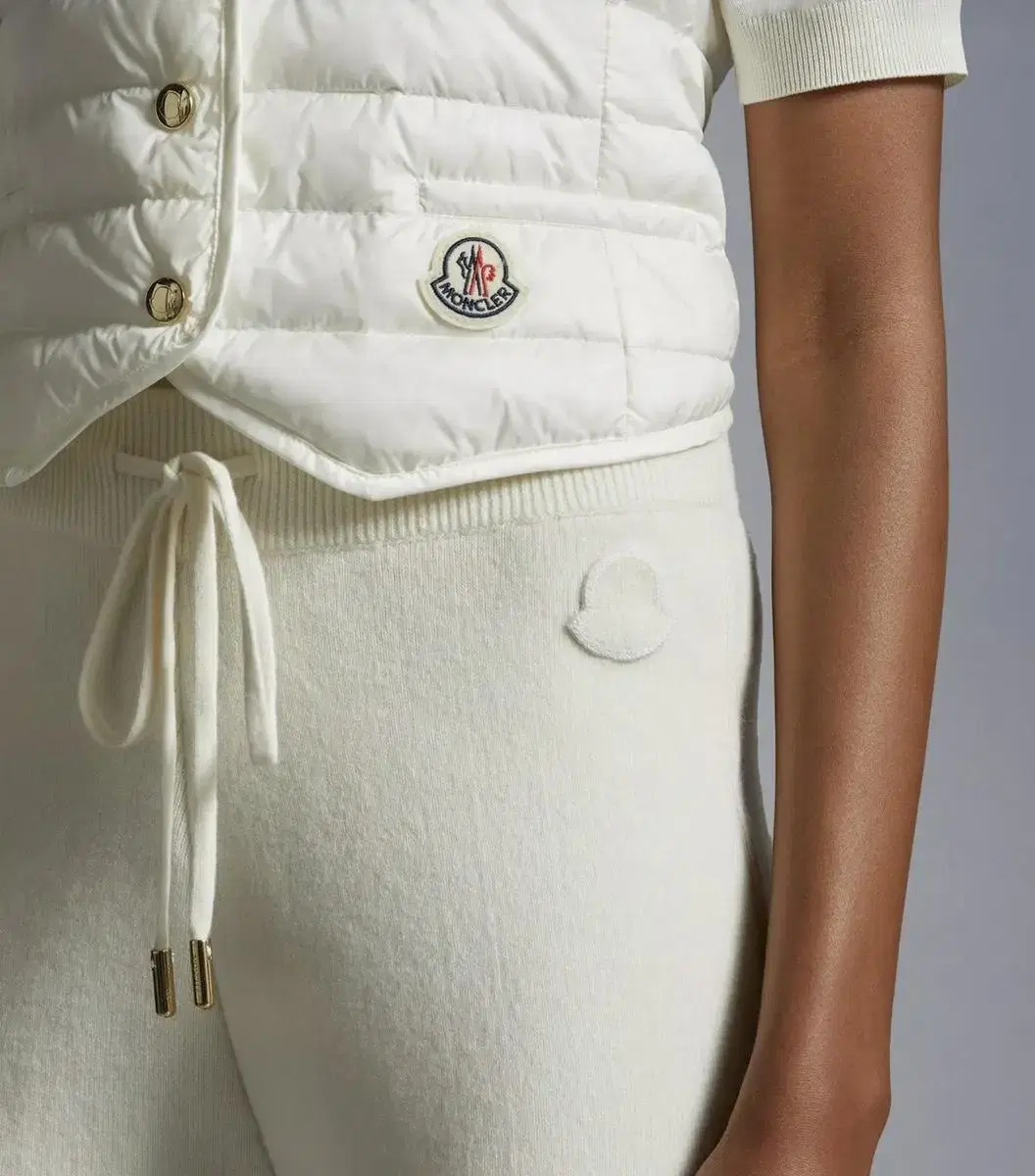 [MONCLER] 새제품 몽클레르 2024 S/S 다운 베스트