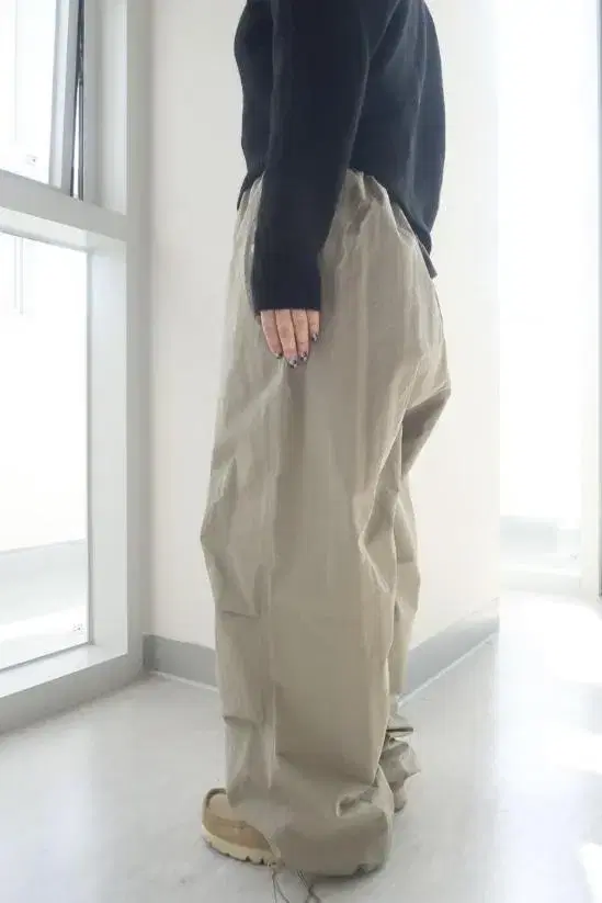 아워캐비넷 gof string pants 베이지