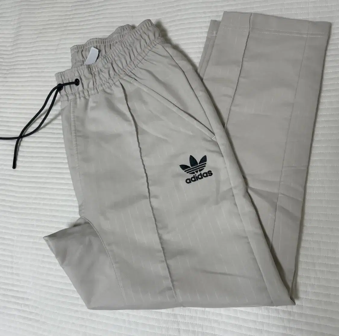 (1-2 wears) Adidas Trex Multi Woven Pants XS (26 or so?) T