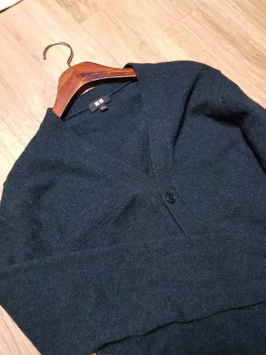 Uniqlo wool dark green cardigan knit