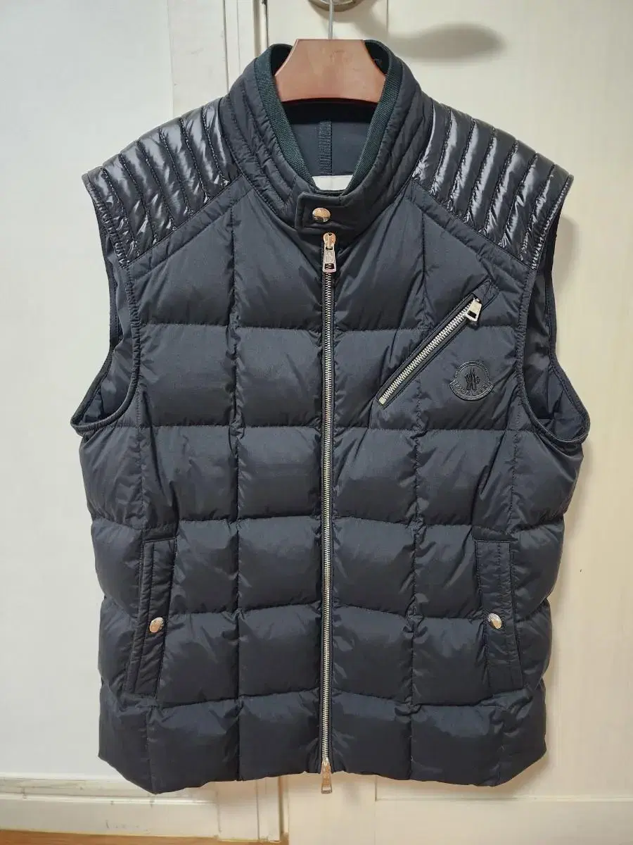 Moncler Men's Jo 1 size S 95 black