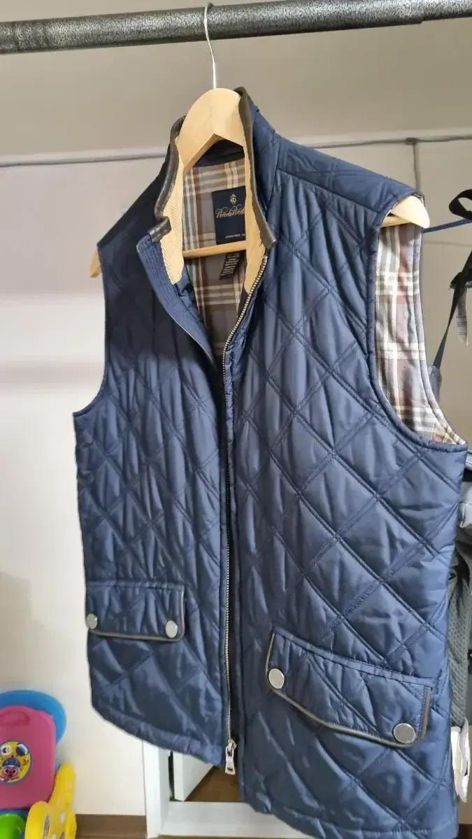 50만원 구입. Brooks Brothers Double Quilted Vest. size S. Good condition.