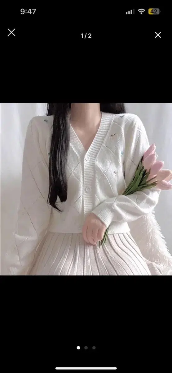 Flower pattern embroidery V-neck cropped knit cardigan