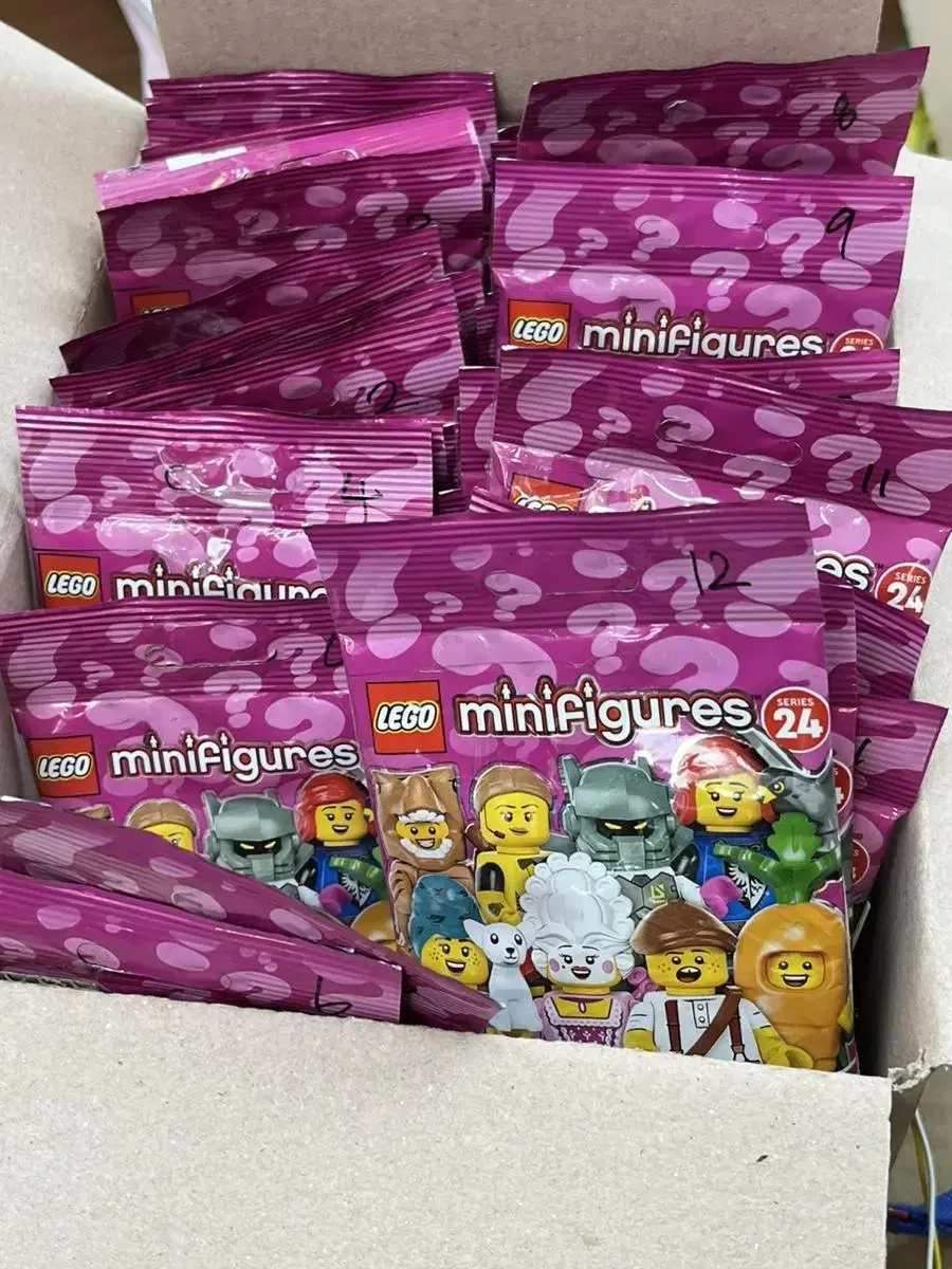 LEGO 71037 Minifigures Season 24 Individual Minifigure Selection