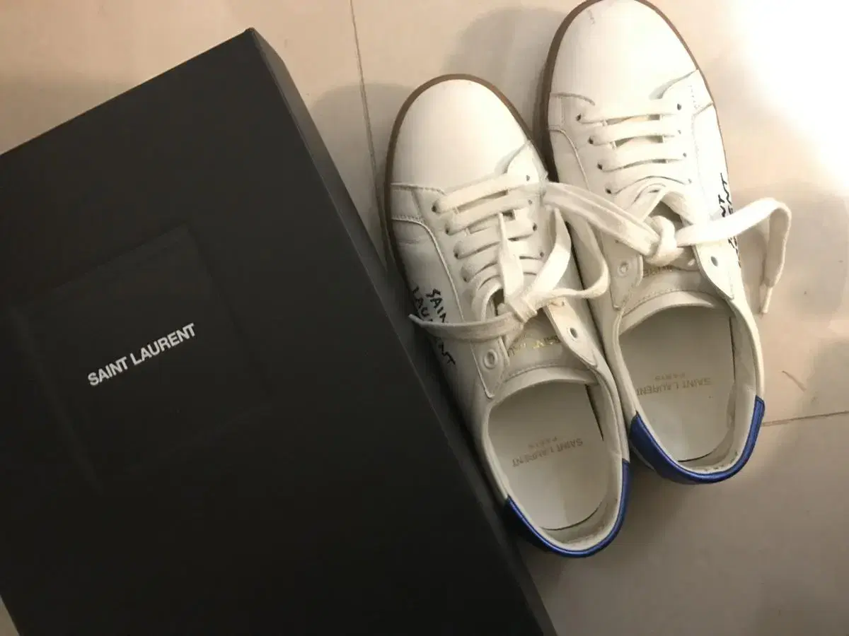 Saint Laurent sneakers 240