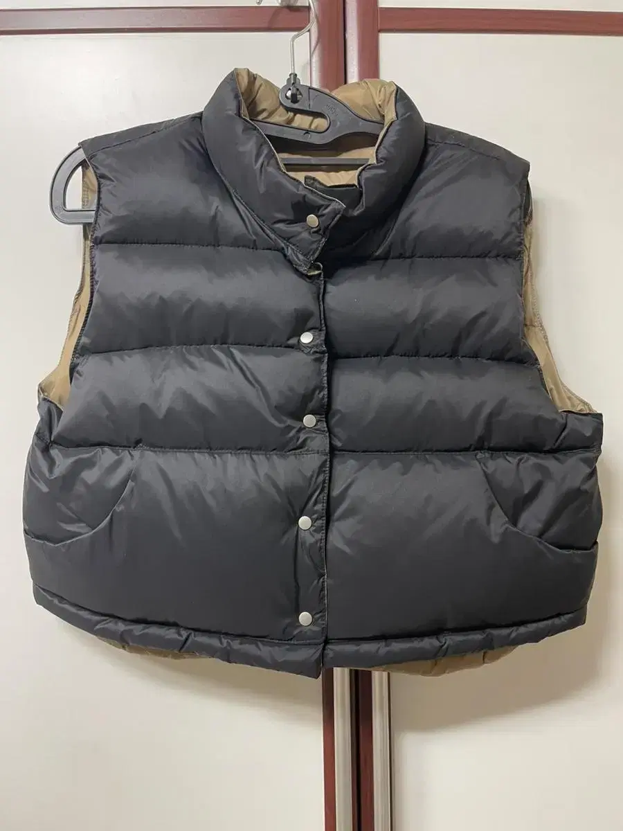 Double-sided cropped padded vest