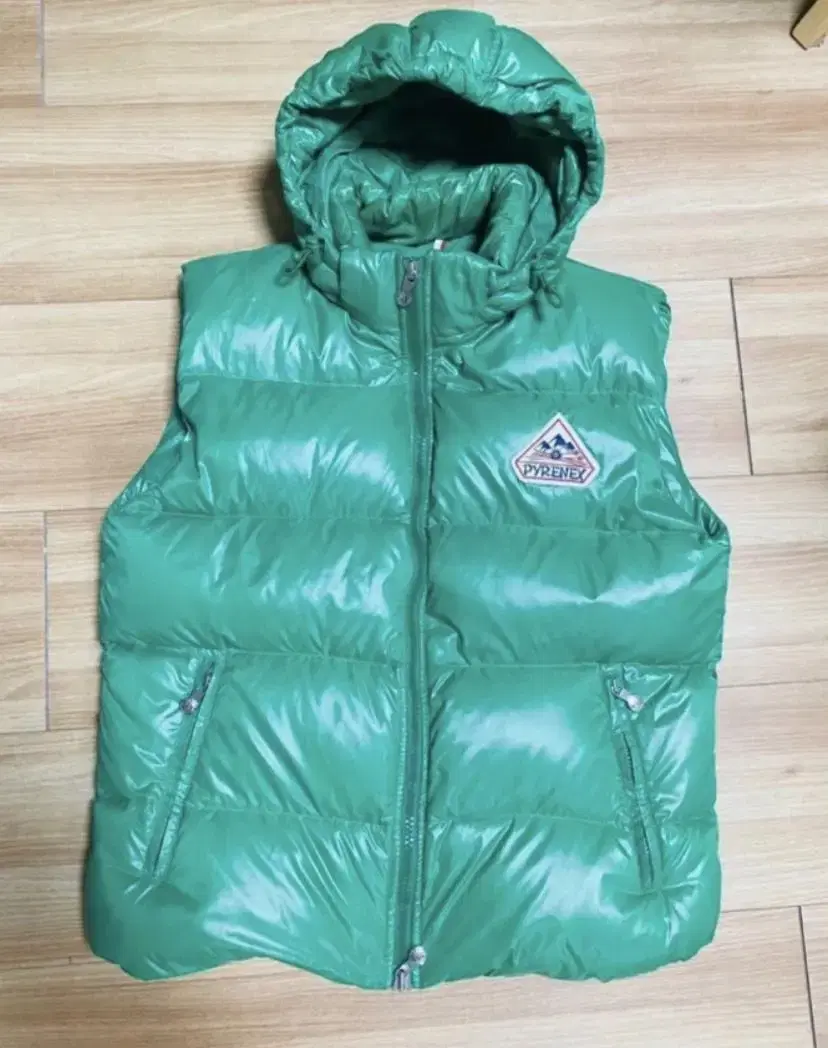 sell) Pyrenex glossy padded vest / M